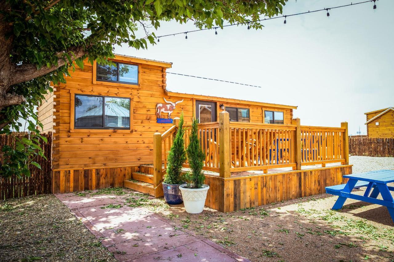 The Big Texan - Cabins And Wagons Amarillo Exterior foto